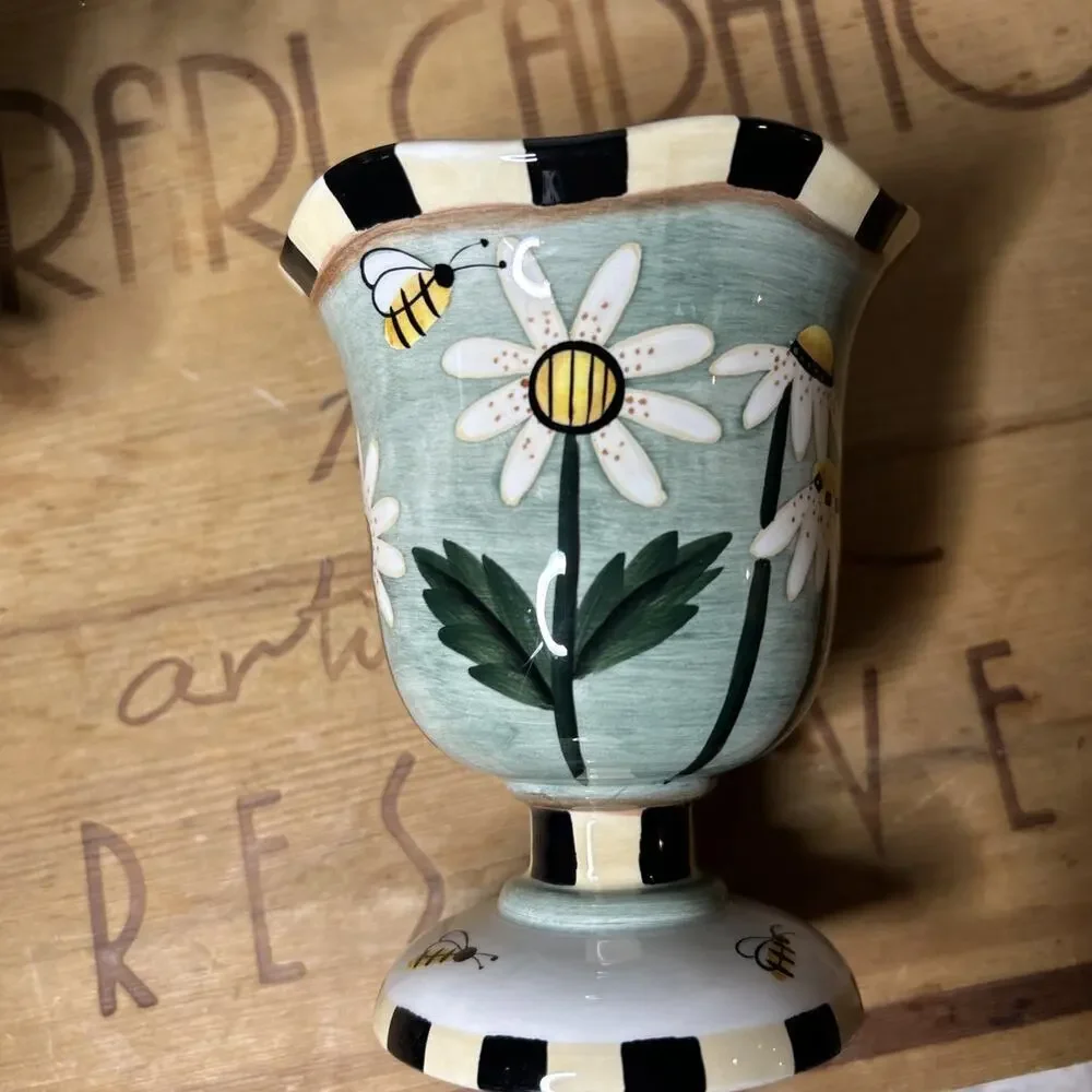 Charming Bumble Bee And Daisy Candle Holder 5” Tall